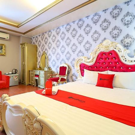Reddoorz Bui Vien Walking Street Cidade de Ho Chi Minh Exterior foto