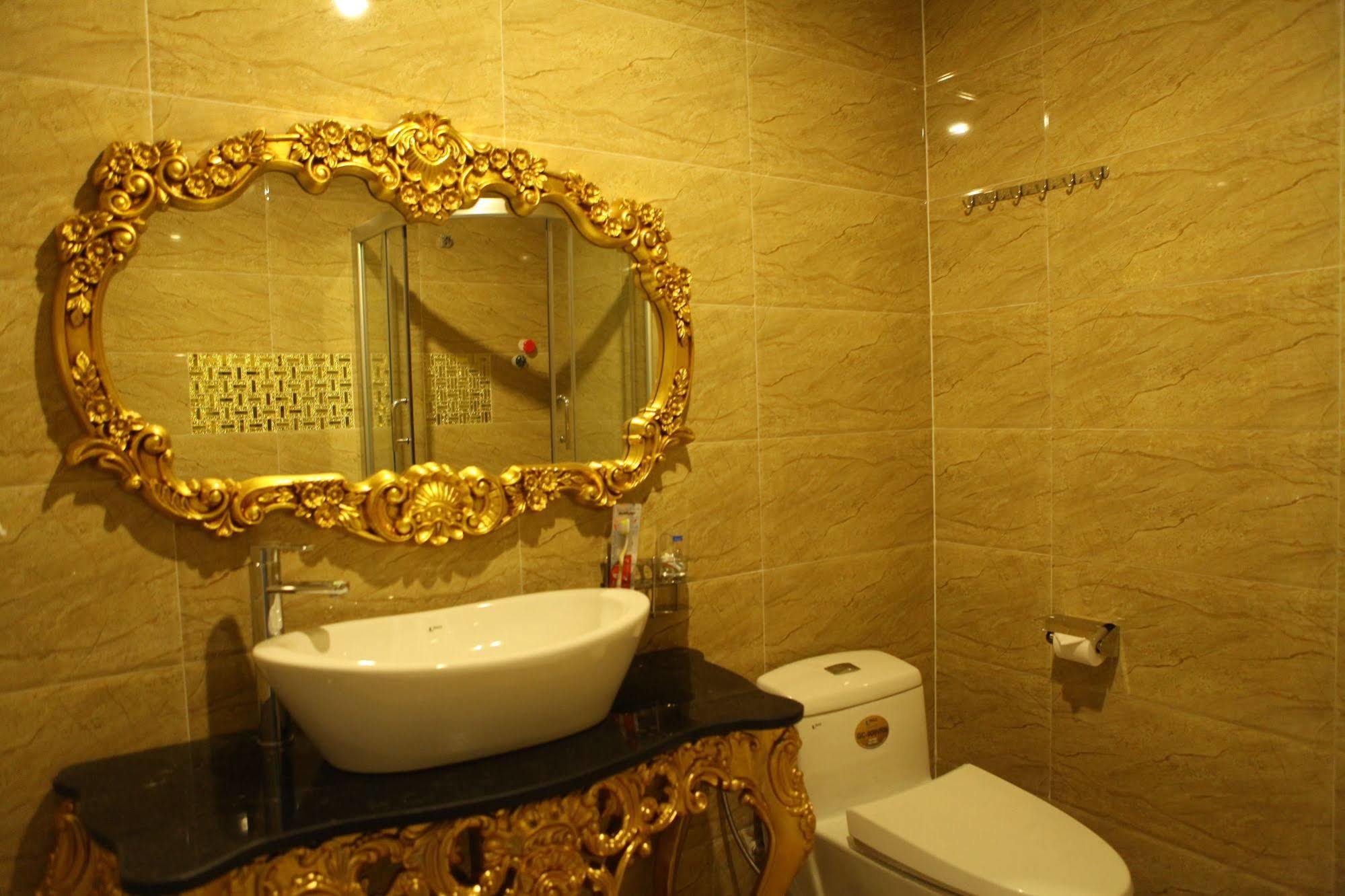 Reddoorz Bui Vien Walking Street Cidade de Ho Chi Minh Exterior foto